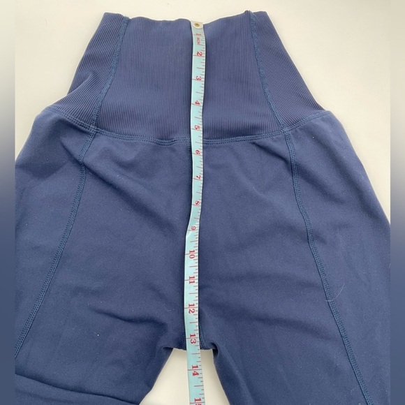 Lululemon hooked my eye flare leggings - Picture 4 of 8